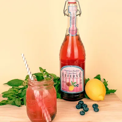 Effervé Sparkling Lemonade - Pomegranate Blueberry 750ml, sfeerfoto 1