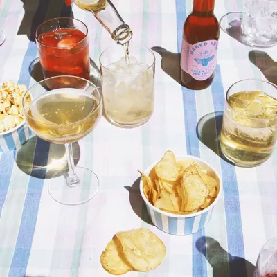 Naked Swim Mountain Honey, Lemon Sparkling Tea 250ml, sfeerfoto 2