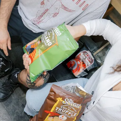 Serras The Serras Chips Sea Salt & Black Pepper 120g, sfeerfoto 2